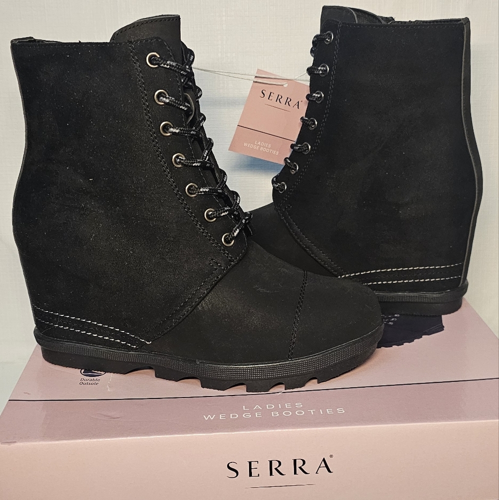 Boots Black 9 NEW